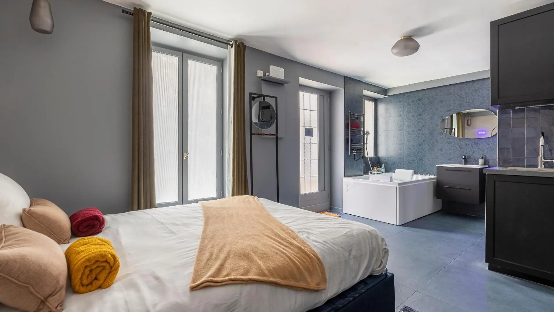 Opera, Grand Boulevard 9eme, Avec Jacuzzi * Paris